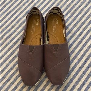 New W/O tags Classic Toms